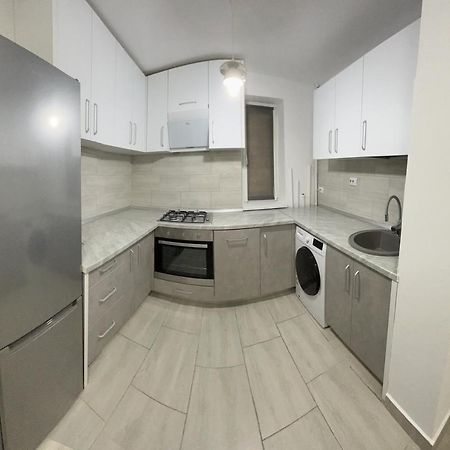 Home Sweet Home Apartment With 3 Rooms Buzau Exterior foto