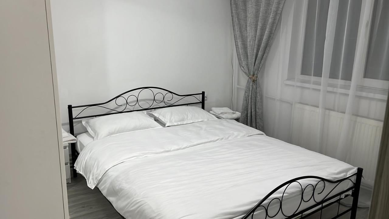 Home Sweet Home Apartment With 3 Rooms Buzau Exterior foto